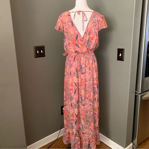 Band of Gypsies
Lianna Floral-Print Wrap Dress - Picture 9 of 14